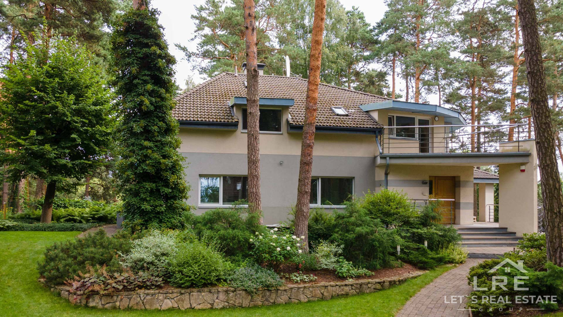 Exclusive Family Residence in the Diplomatic Quarter – Your Haven of Peace in Riga's Most Prestigious District