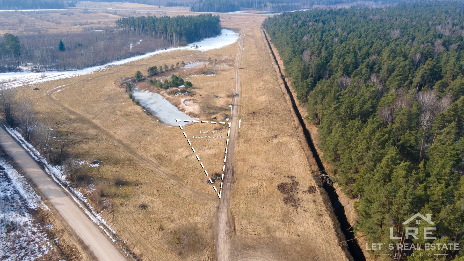 Great building plot for sale by the pond
